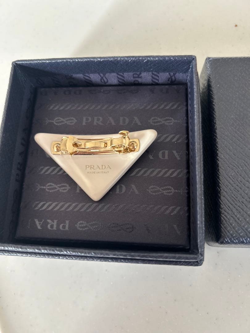 PRADA プレキシガラス　ヘアクリップ　アイボリー