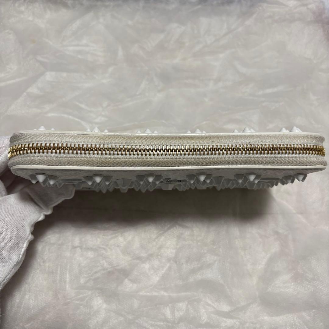 美品✨ルブタン パネトーネ ホワイト 長財布 完売品 スタッズ ラウンドジップ