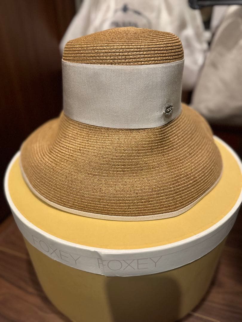 FOXEY ベージュ ストローハット　ホワイトリボン