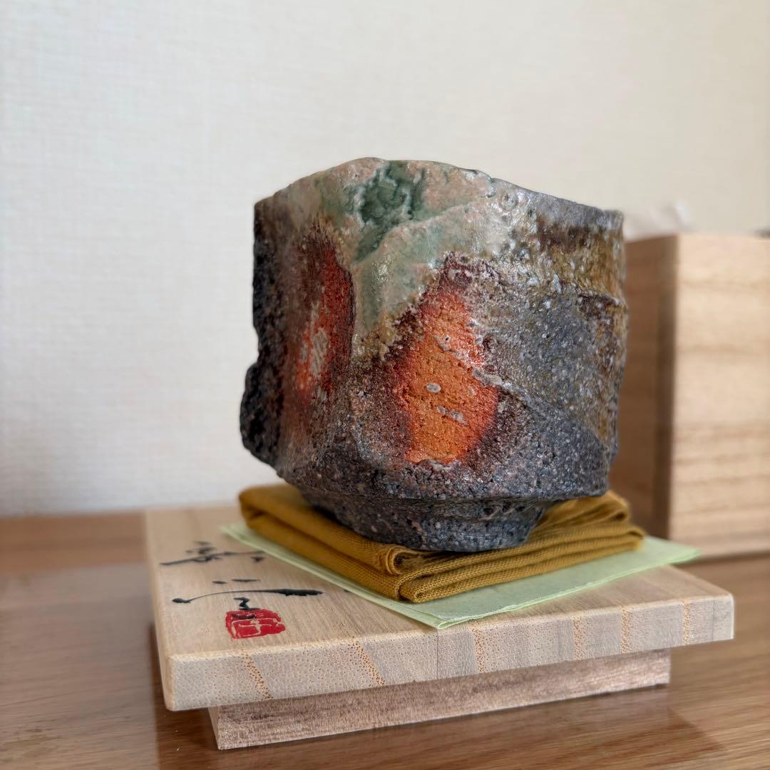 伊賀焼　人気作家　新学　鎬　ぐい呑　　共箱　共布　栞　煎茶碗