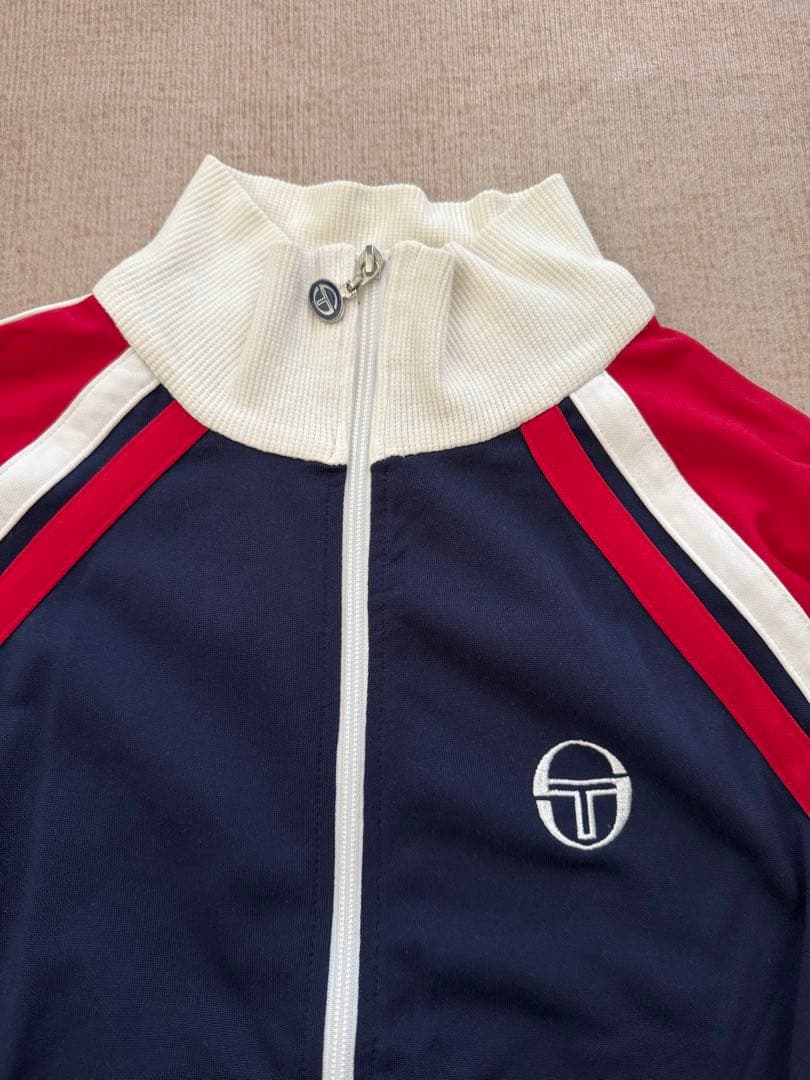 Tロゴ ハイネックジャージ ネイビー/レッド