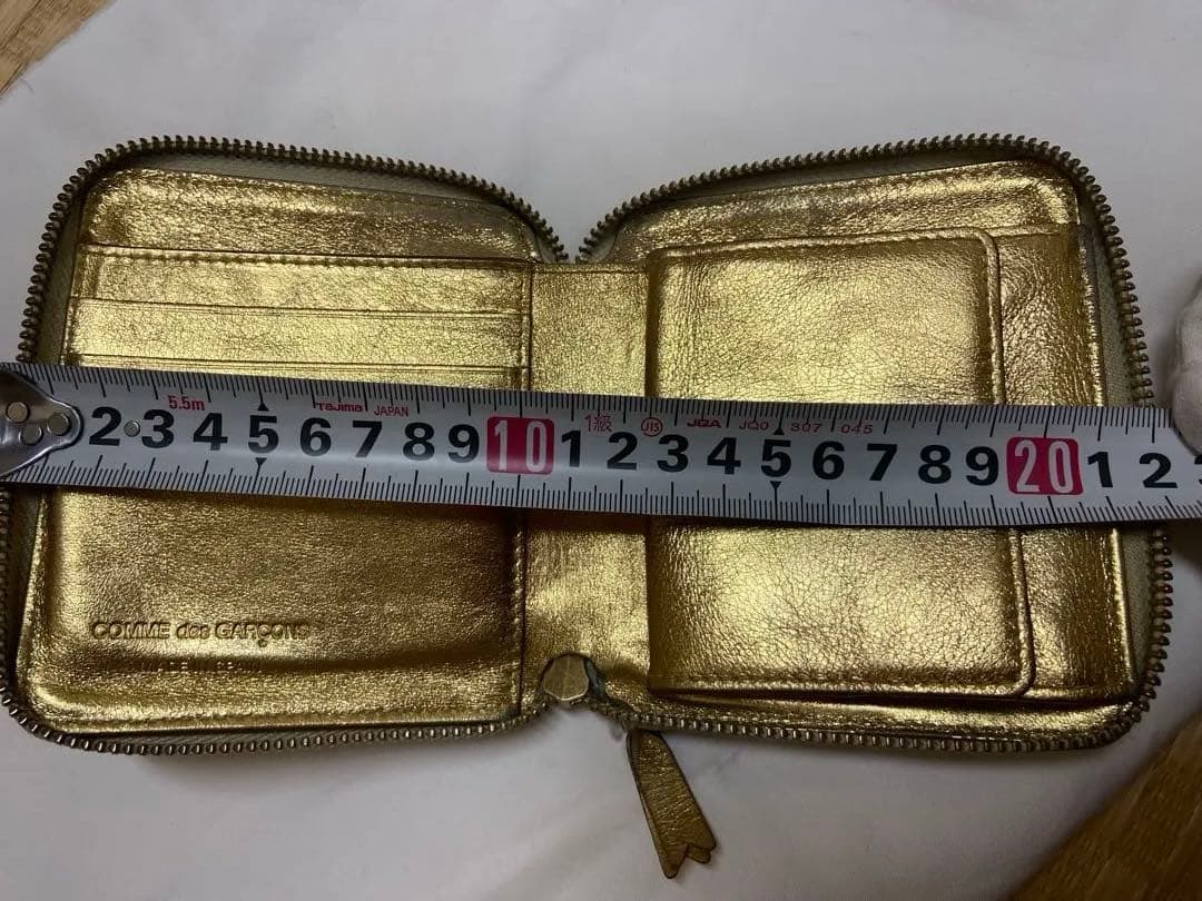 COMME des GARÇONS ゴールド二つ折り財布