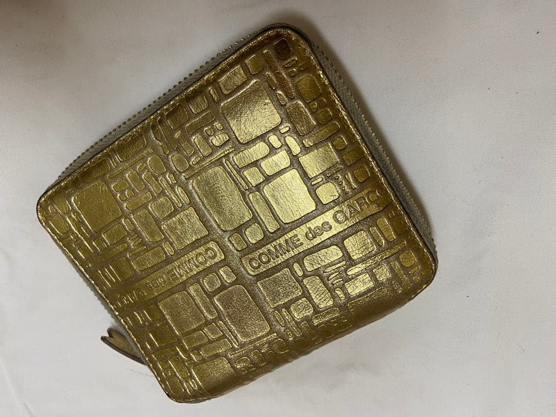 COMME des GARÇONS ゴールド二つ折り財布
