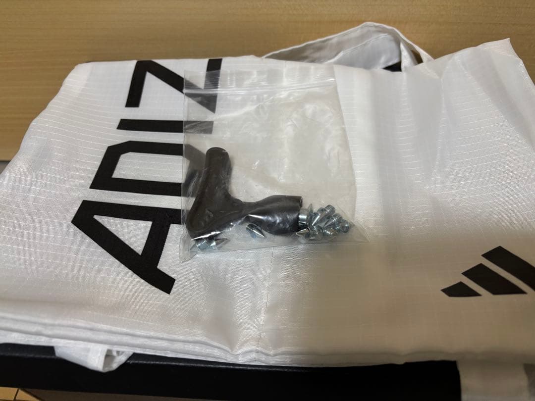 アディゼロフィネス 27.5cm 蛍光イエロー