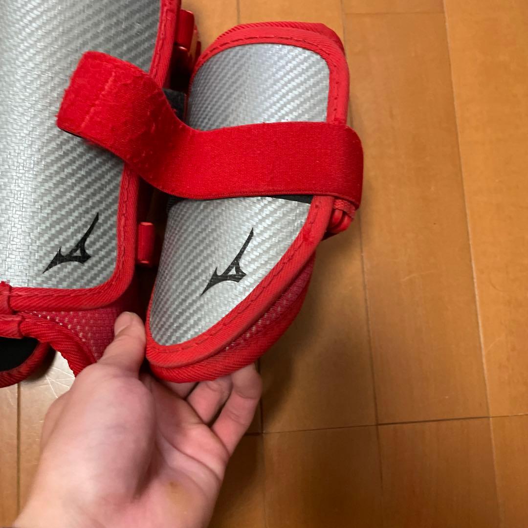 レッド エルボーガード カーボンファイバー風