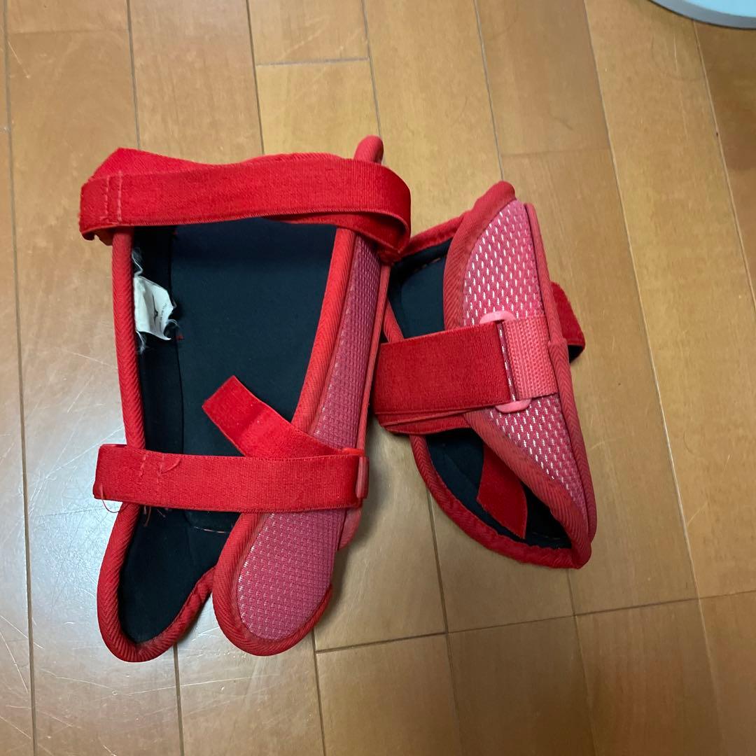 レッド エルボーガード カーボンファイバー風