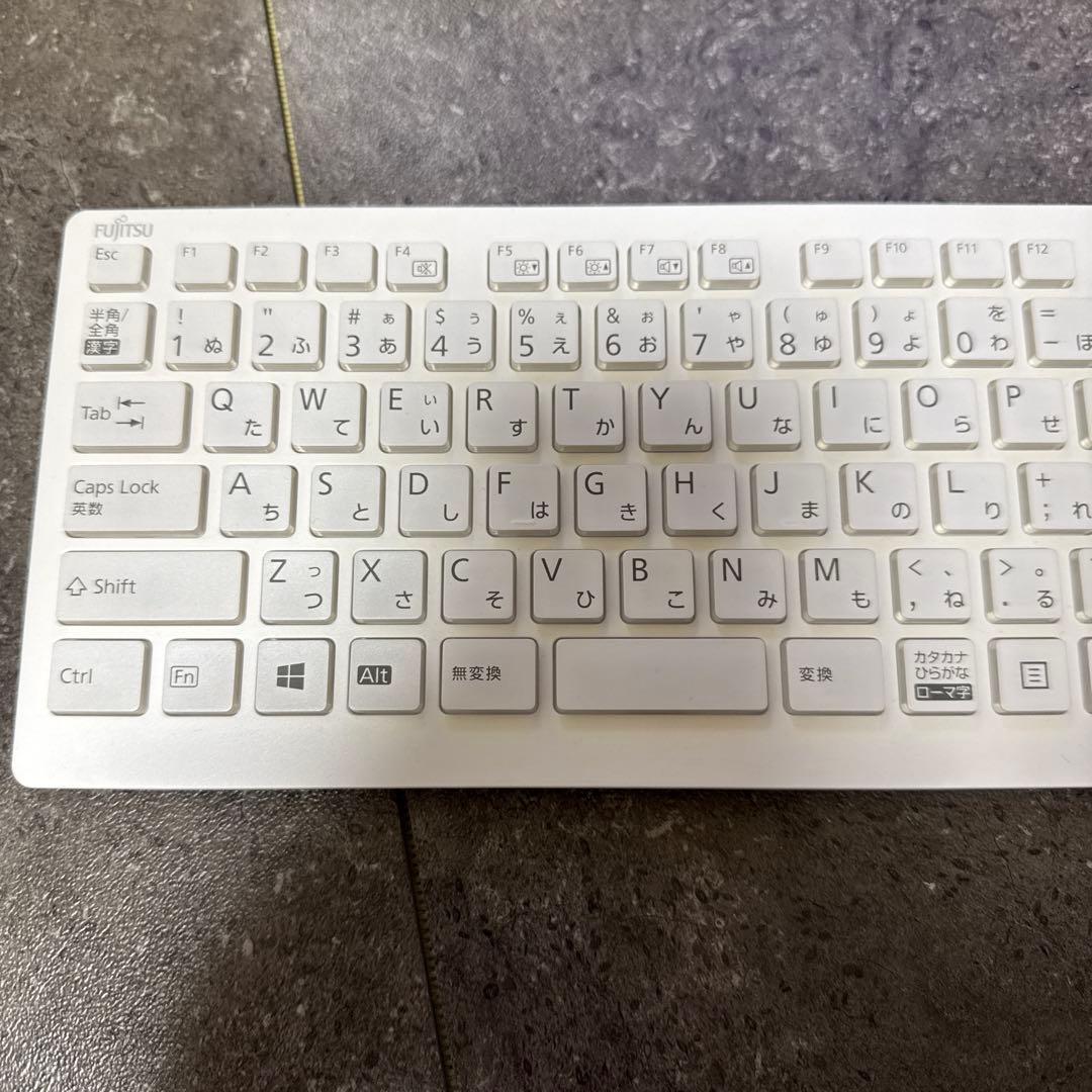 【送料込み！】本体モニタ一体型パソコン　富士通_FMVF70D1W