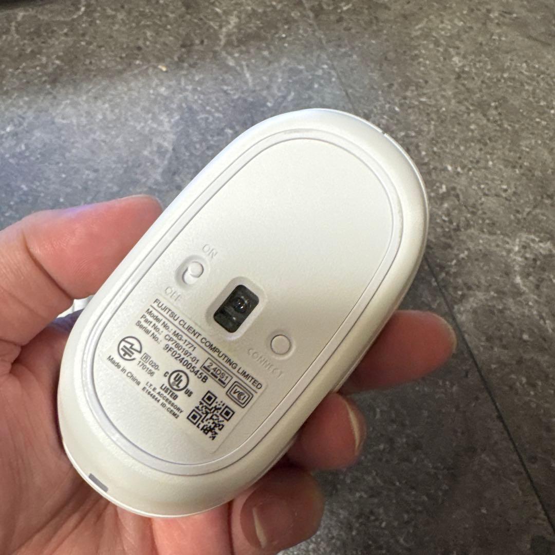 【送料込み！】本体モニタ一体型パソコン　富士通_FMVF70D1W