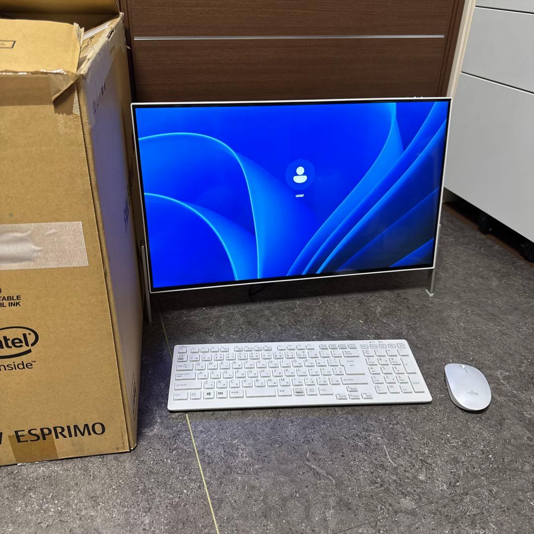 【送料込み！】本体モニタ一体型パソコン　富士通_FMVF70D1W
