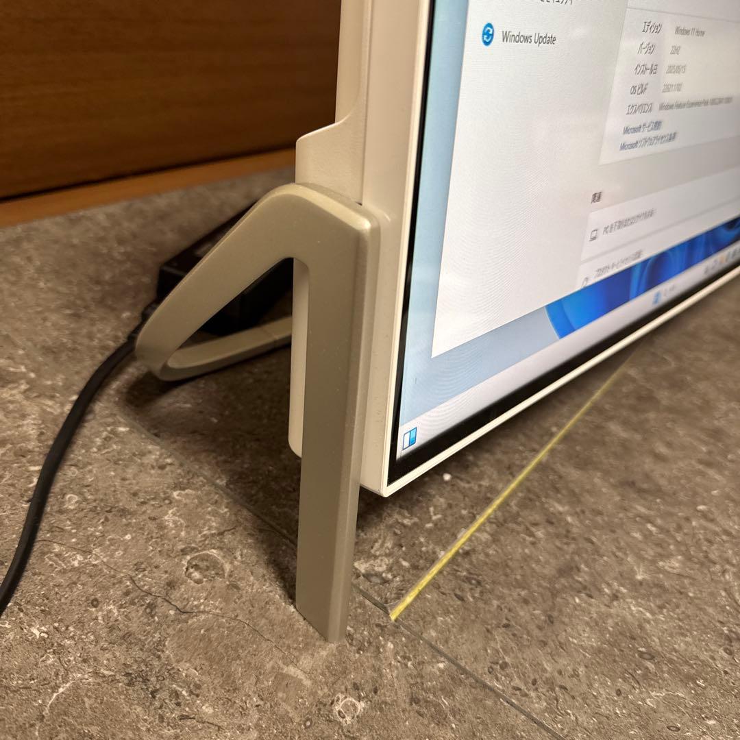 【送料込み！】本体モニタ一体型パソコン　富士通_FMVF70D1W