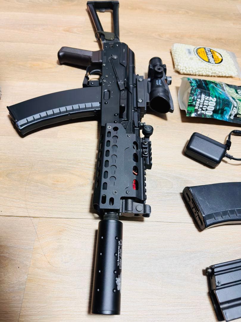 次世代電動ガン AK74U 東京マルイ　バッテリー、サイレンサー、スコープ付き