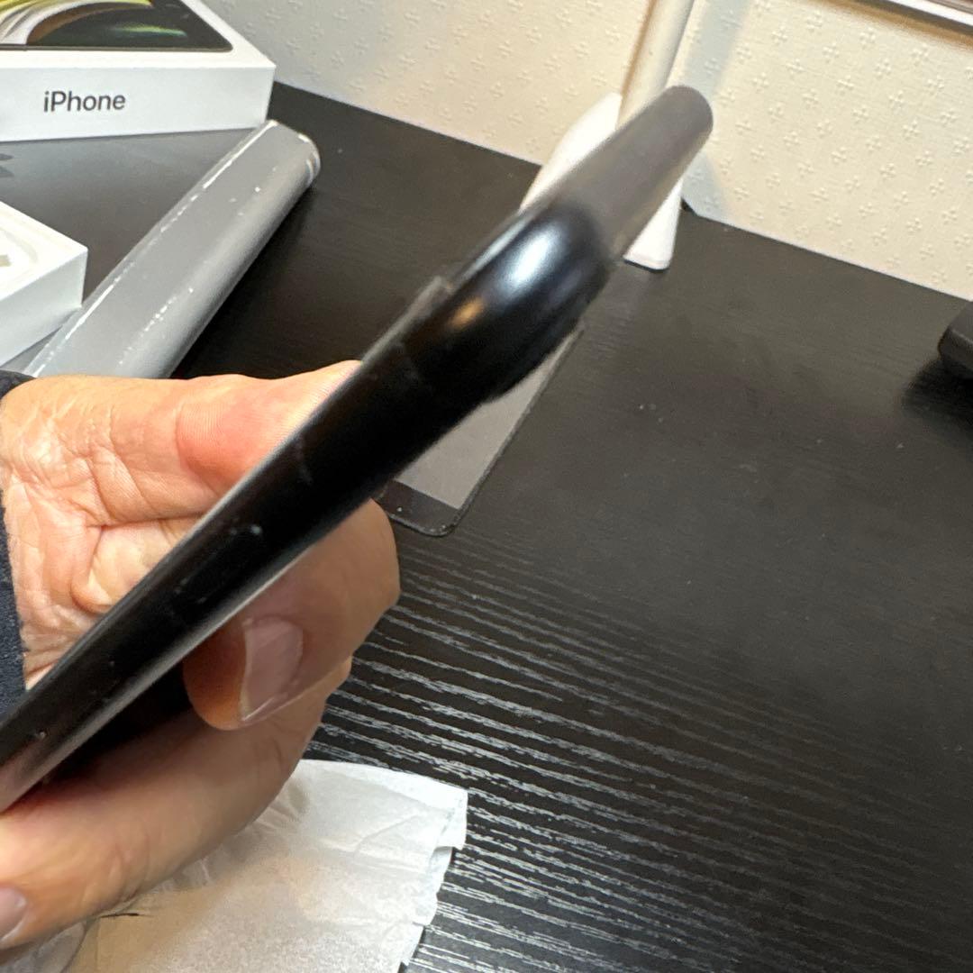 iPhone SE 第2世代 本体 64GBブラック