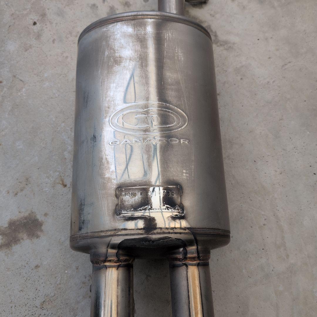 プリウスα社外マフラーGANADOR