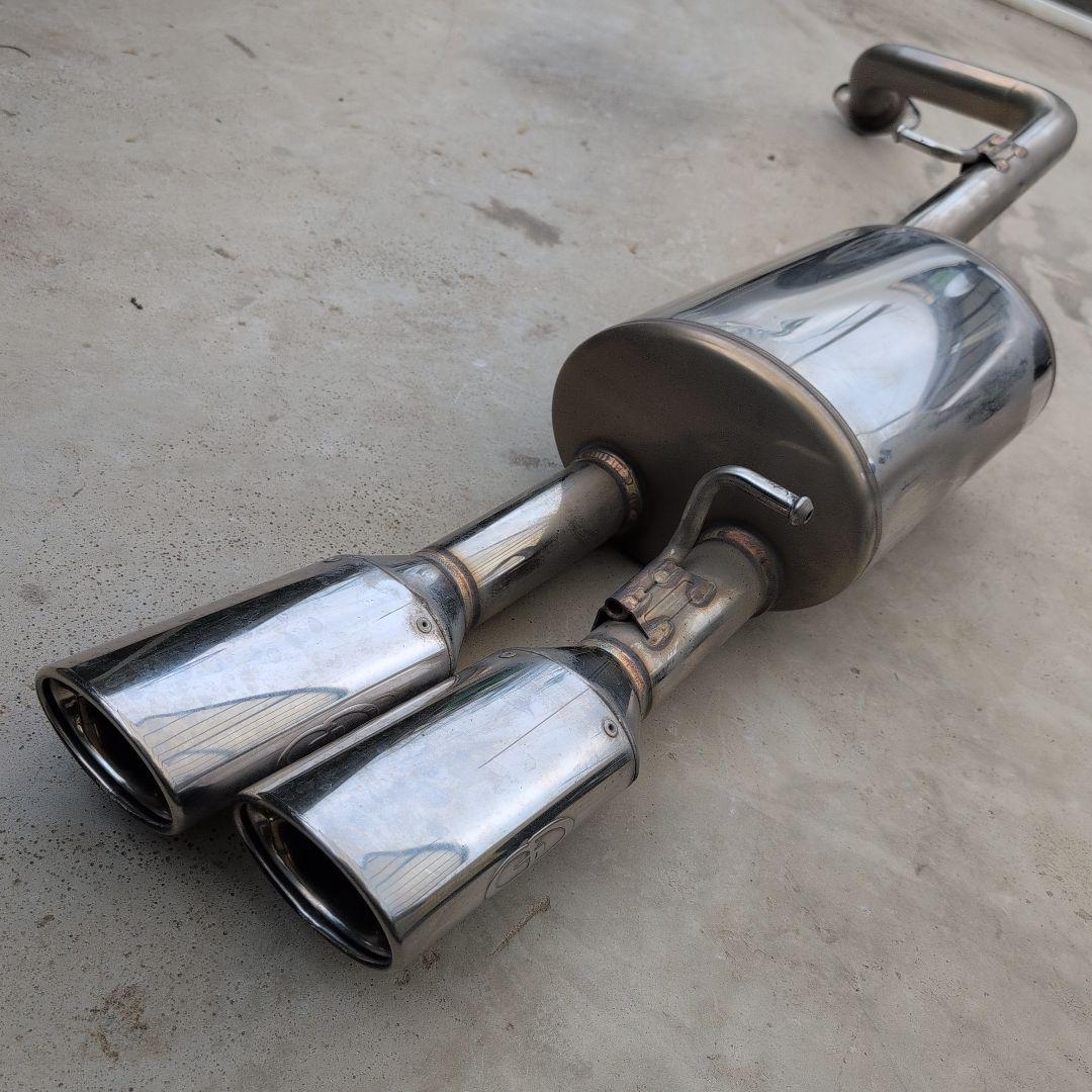 プリウスα社外マフラーGANADOR