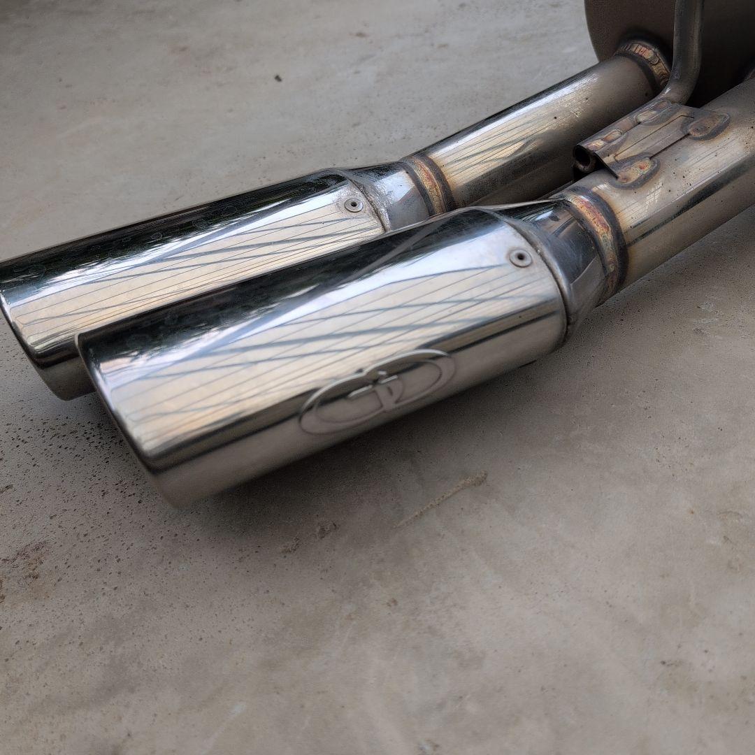 プリウスα社外マフラーGANADOR