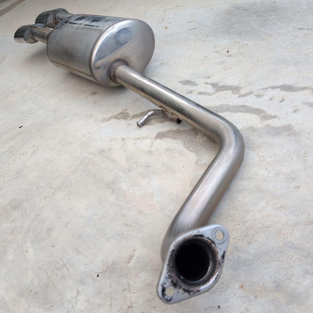 プリウスα社外マフラーGANADOR