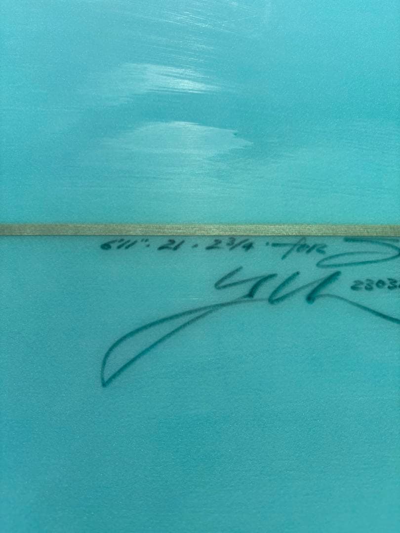 残り2時間最終価格　美品yuサーフボード6.11 ミッドレングス植田義則シェイプ