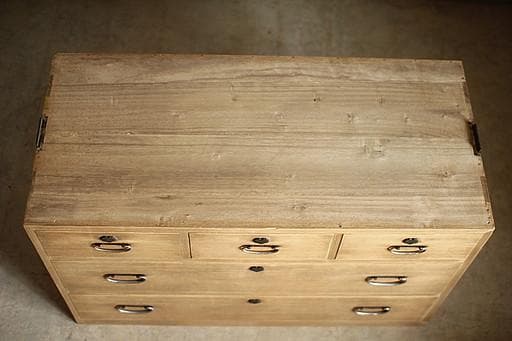 古い木製の引き出し5杯　チェスト　桐箪笥　昭和レトロ　タンス　古家具　古民家