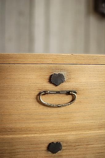 古い木製の引き出し5杯　チェスト　桐箪笥　昭和レトロ　タンス　古家具　古民家