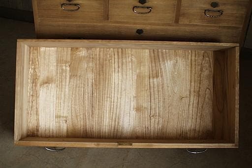 古い木製の引き出し5杯　チェスト　桐箪笥　昭和レトロ　タンス　古家具　古民家