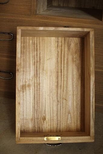 古い木製の引き出し5杯　チェスト　桐箪笥　昭和レトロ　タンス　古家具　古民家