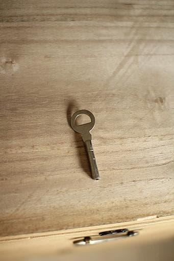 古い木製の引き出し5杯　チェスト　桐箪笥　昭和レトロ　タンス　古家具　古民家