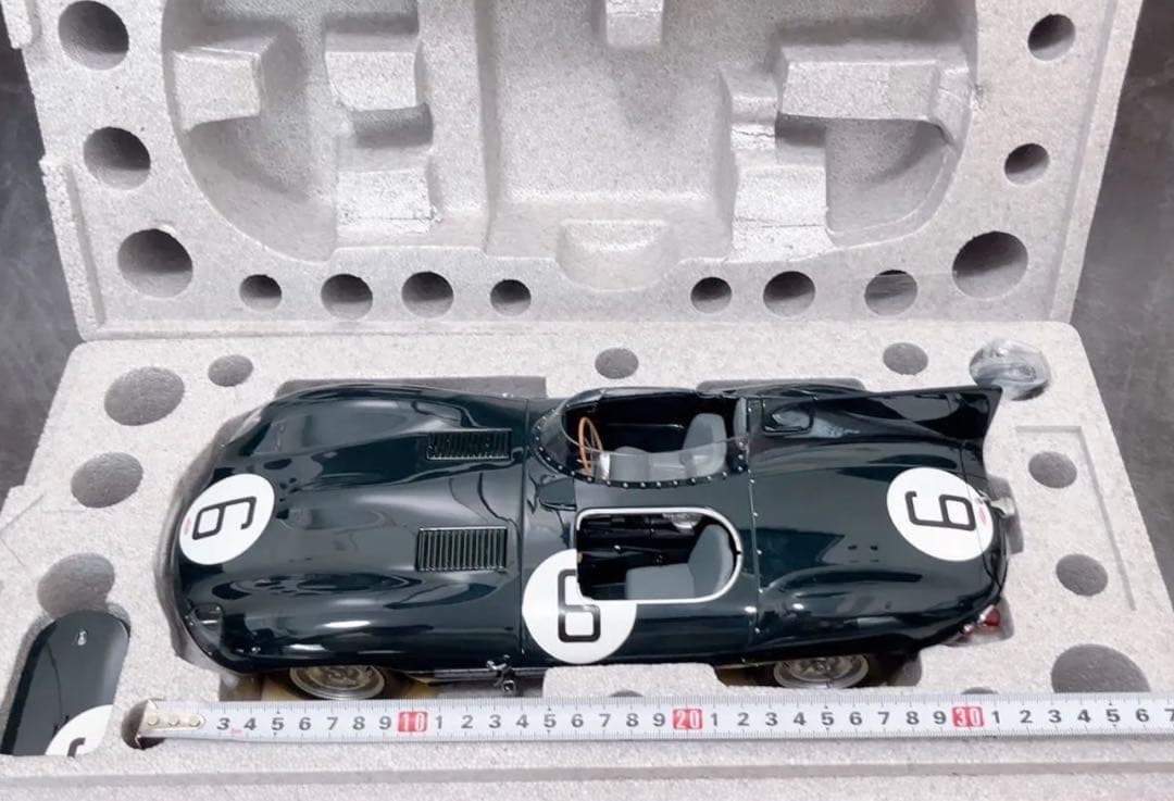 PYOMARO　オートアート1/12 Jaguar D-TYPE