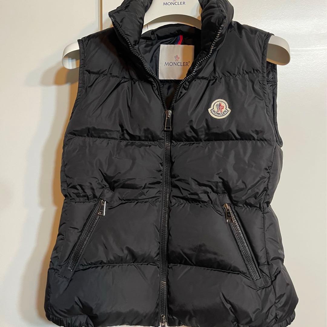 はるちーモンクレール ファーフード付きダウンベスマットな黒フード取り外し可