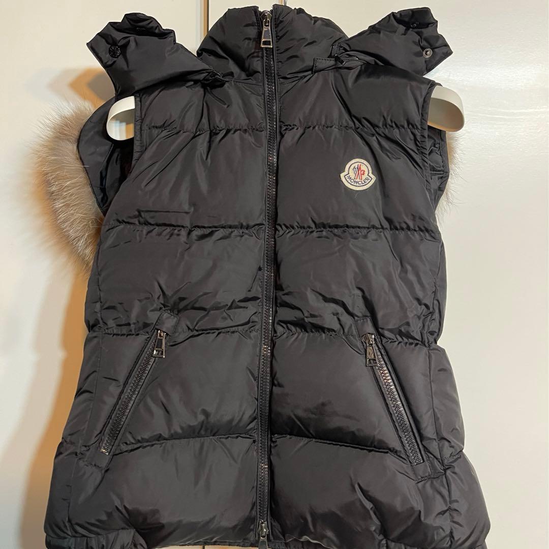 はるちーモンクレール ファーフード付きダウンベスマットな黒フード取り外し可