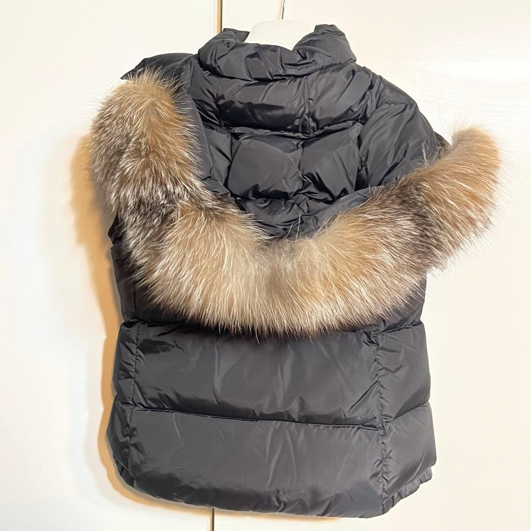 はるちーモンクレール ファーフード付きダウンベスマットな黒フード取り外し可