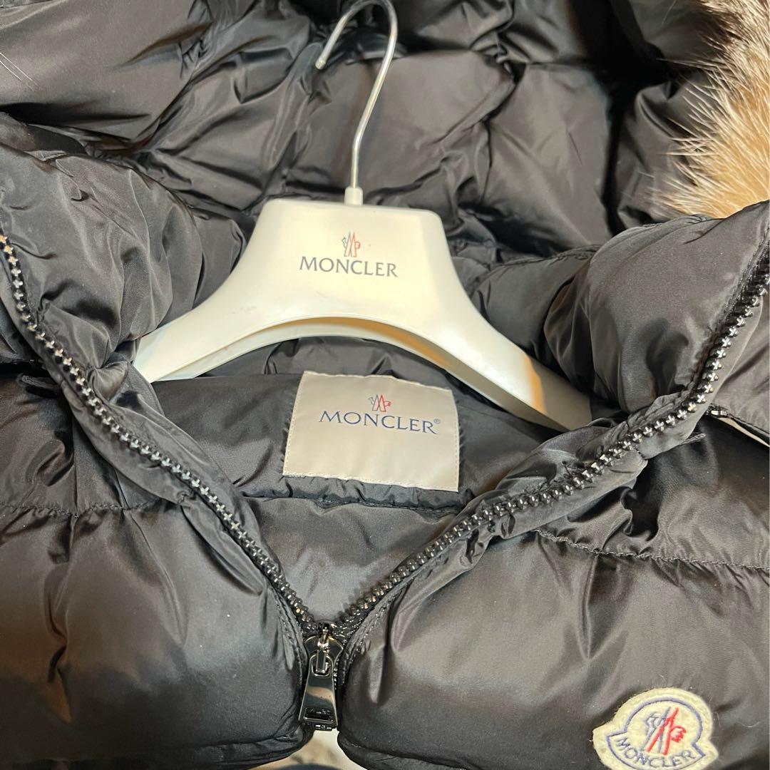 はるちーモンクレール ファーフード付きダウンベスマットな黒フード取り外し可