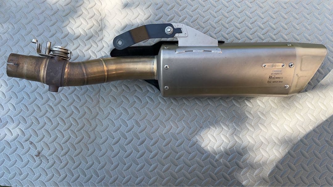 R6 AKRAPOVICスリップオンマフラー