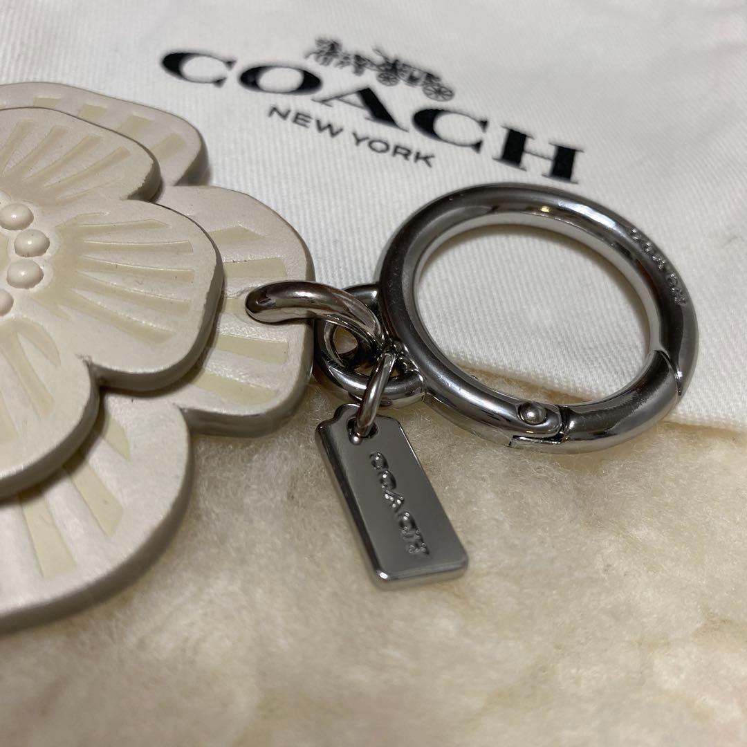 美品　コーチ　COACH バッグ チャーム/キーリング　フラワー