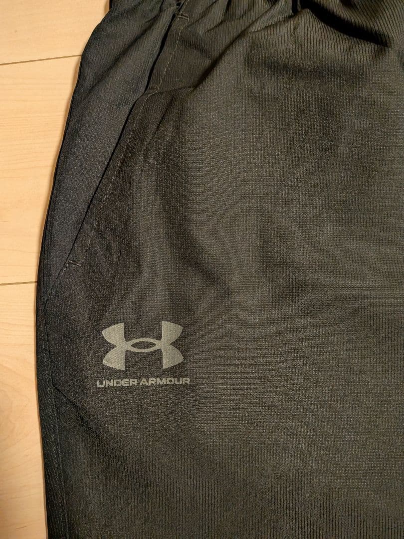 新品　アンダーアーマーロングTシャカシャカパンツセットアップXLサイズ