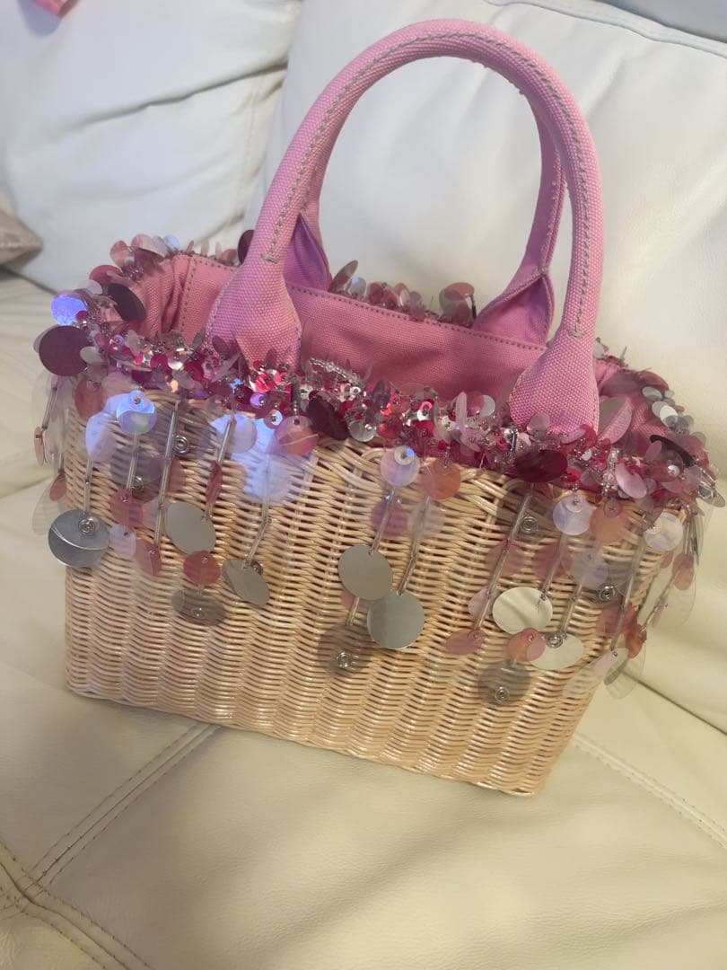 PRADAビーズ装飾ピンクかごバッグ