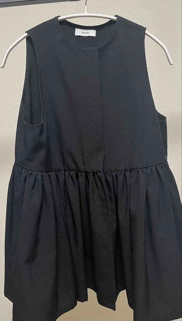 yoihi フリルギャザージレ　ブラック