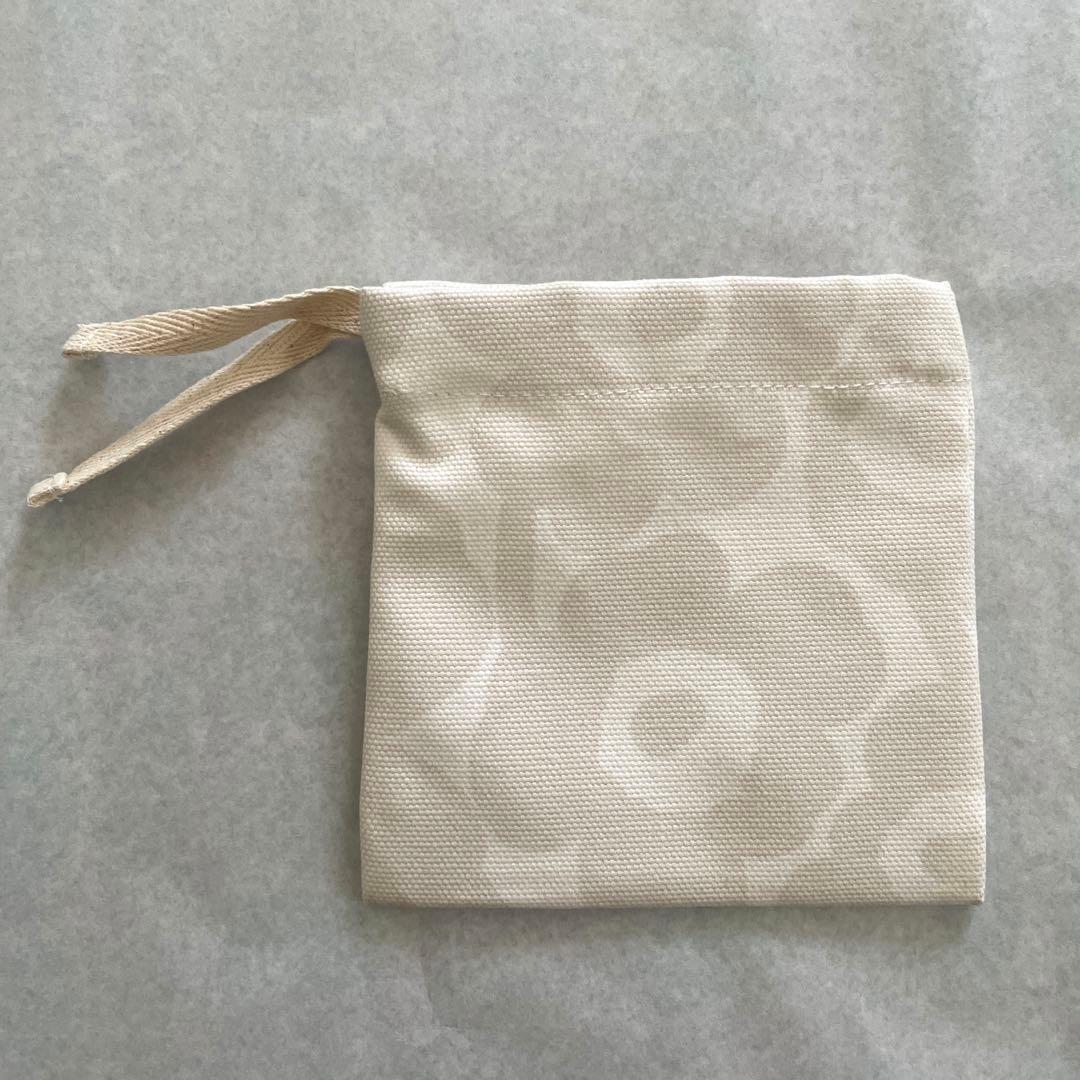 新品ま未使用　マリメッコ チャーム　ロゴ　ウニッコトート