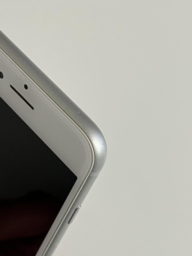 iPhone 8 64GB SIMフリー 動作確認済み（SIM部分に破損あり）