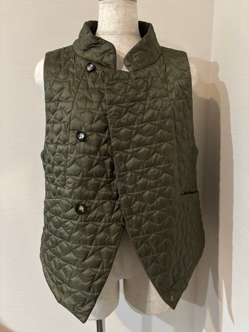 新品未使用☆HALF-NOTE♩のオリーブ色 キルティングベスト
