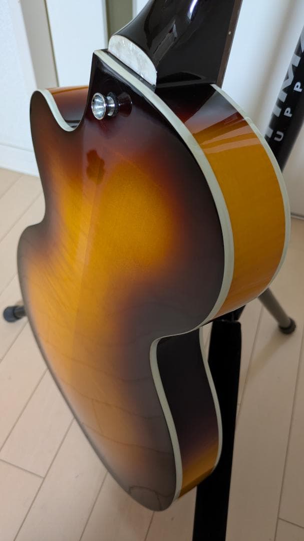 Hofner Ignition club SB ナットノブ交換済