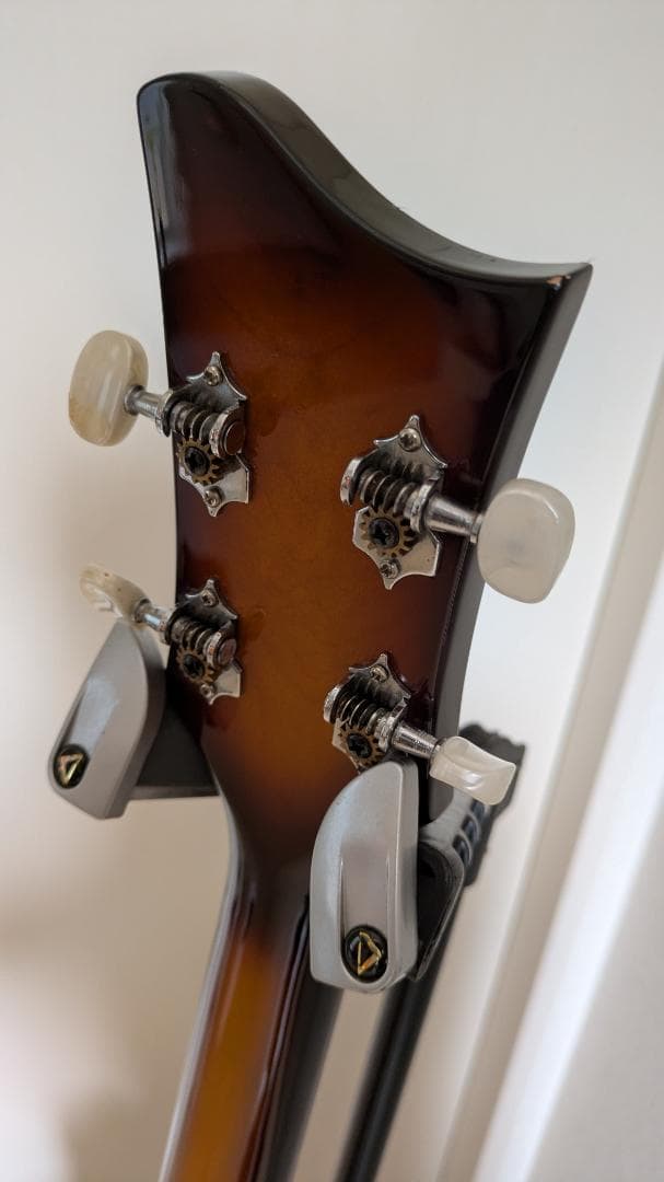 Hofner Ignition club SB ナットノブ交換済