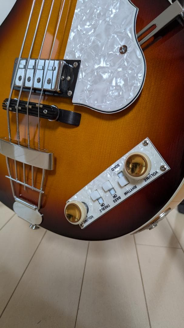 Hofner Ignition club SB ナットノブ交換済