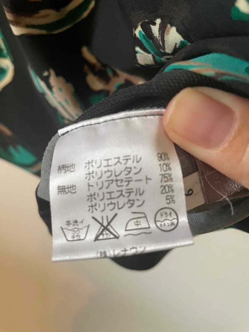 トクコプルミエヴォル/カーキ系グラフィックプリント 長袖チュニック