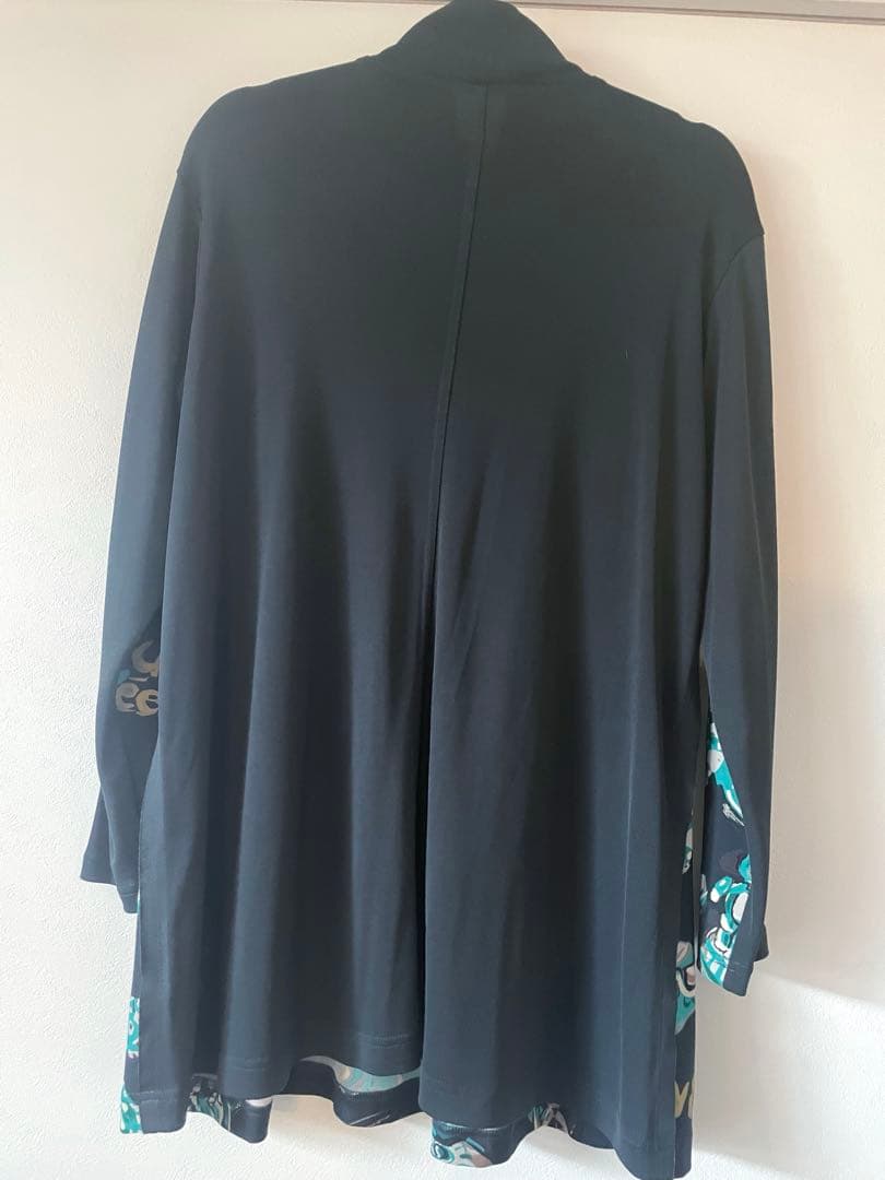 トクコプルミエヴォル/カーキ系グラフィックプリント 長袖チュニック