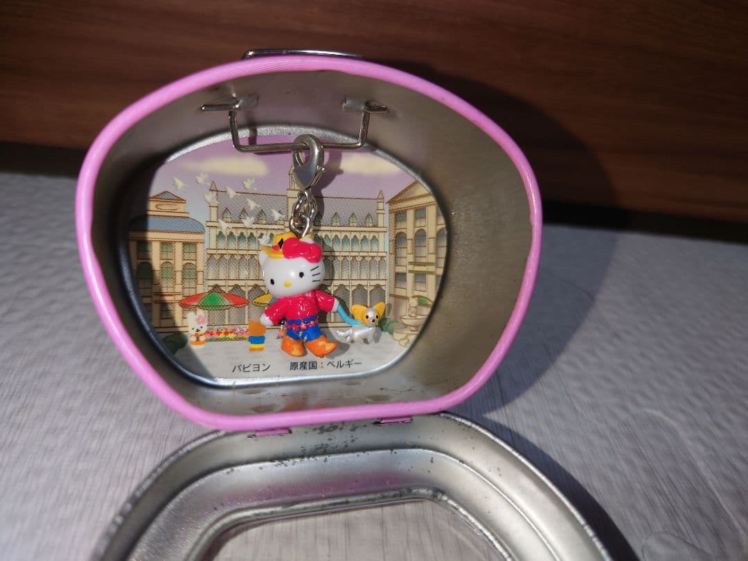 レア♥キティお散歩 チャーム♥ベルギーパピヨン