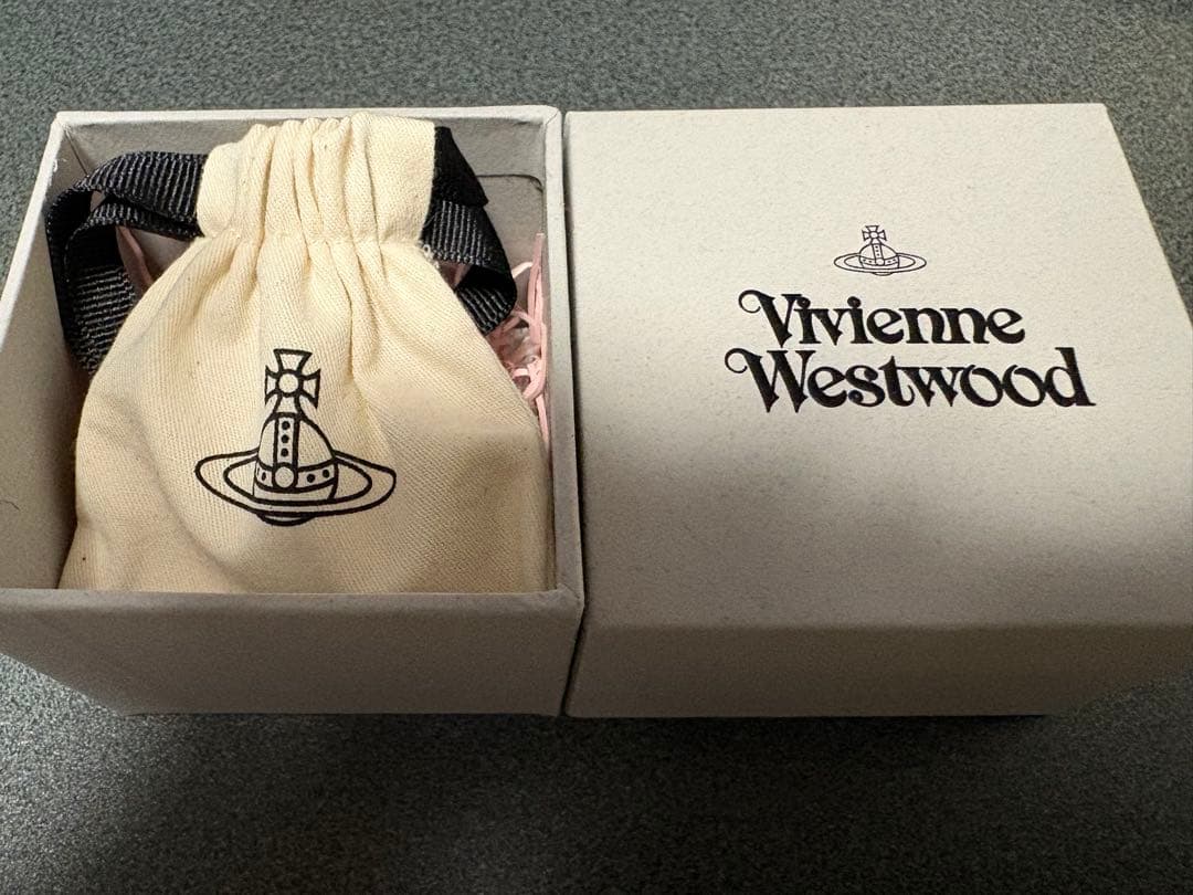 Vivienne Westwood ヴィヴィアン　ピアス