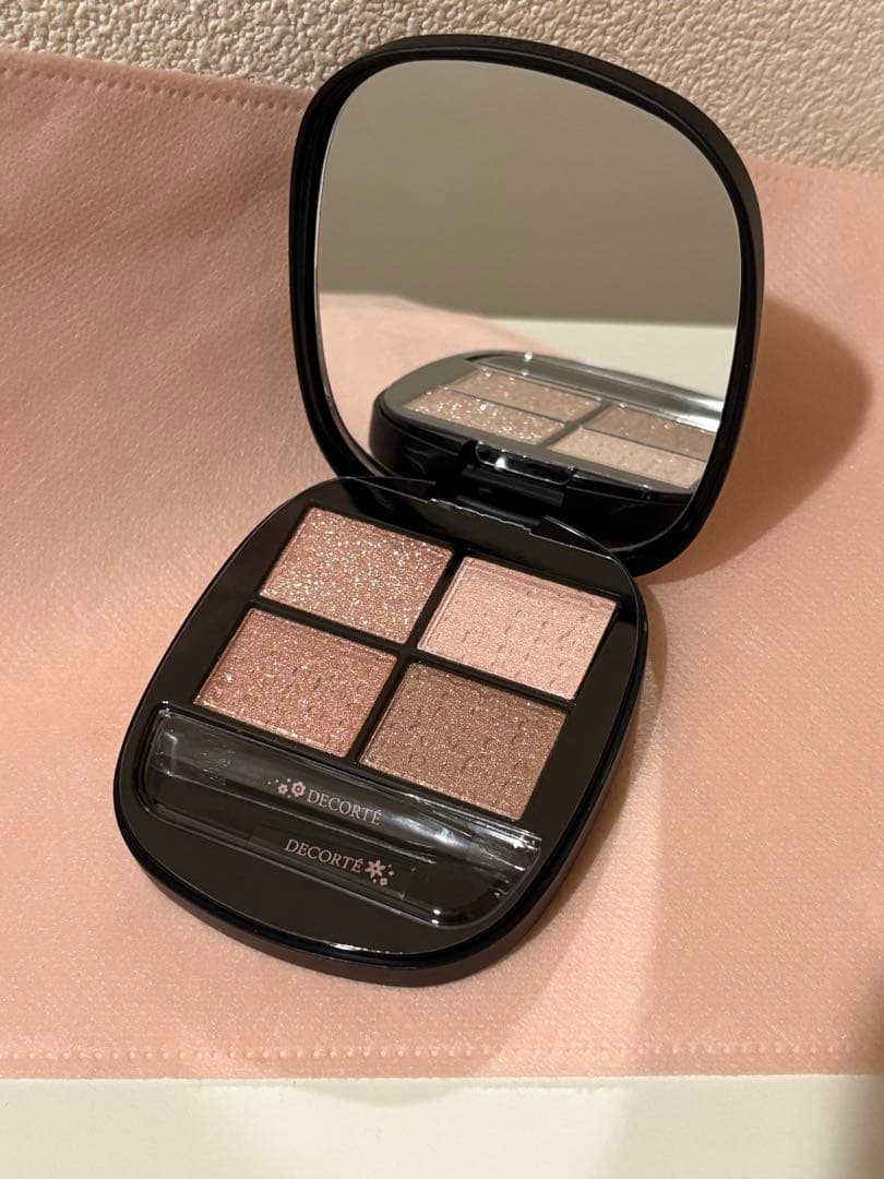限定品⌘コスメデコルテ クリスマスコフレ 2025 ⌘ アイシャドウのみ❣️