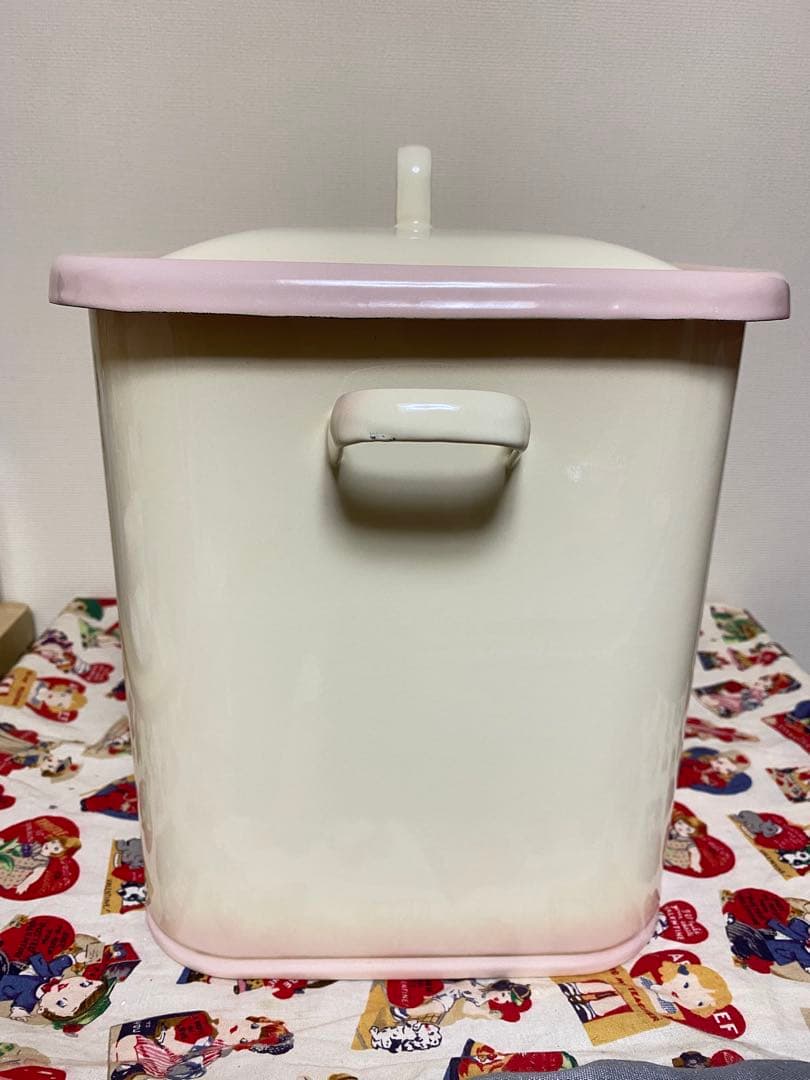 イマン　ダイアナローズ　缶