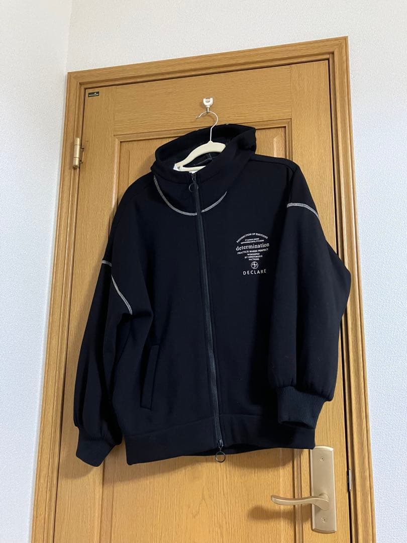 【ゆんページです】ayane のボンバーヒートパーカーとディアーゴTシャツ