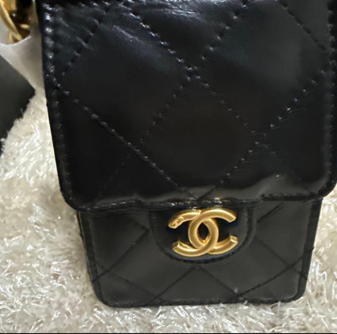 CHANEL ブラックレザーショルダーバッグ